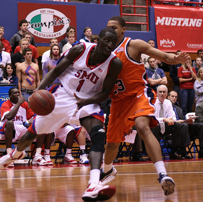 NCAA : SMU perd son premier match de la saison: Mouhamed faye 12 pts, 4 rbds et 2 contre.