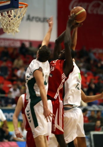 Sileye Dioum(CB Estepona) 17 pts, 18 rbds, 2 passes et 1 contre