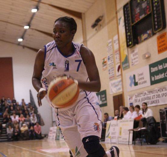 Bineta Diouf  5 pts,3 rbds et 1 contre