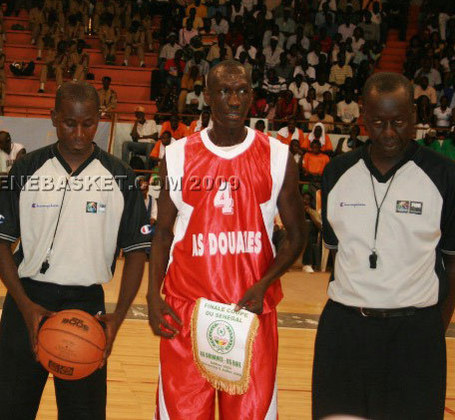 BASKET - ZAPPÉS LORS DU PARTAGE DES RÉCOMPENSES : Les arbitres rangent les sifflets et bloquent le championnat D2