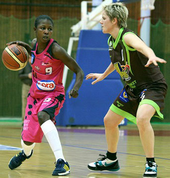 Fatou Dieng (Perpignan) 25 pts, 4 passes, 2 rbds et 2 interceptions