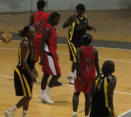 2010-2011 J1 Dames : Les Duchesses écrasent le Saltigué 59 -34