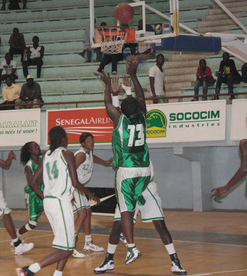 Coumba Traoré en jump shoot pour les  2 pts