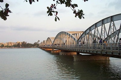 Saint- Louis (le pont Faidherbe)