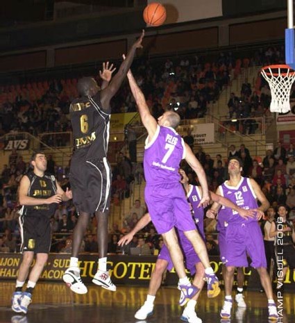 Maleye NDOYE 23pts ,7 rbds  , 4 interceptions  - photo Champ visuel