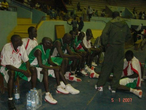 Les joeuers de la Douane à la mi-temps du match contre l'ASFA