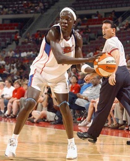 Astou Ndiaye : 10 pts et 7 rbds