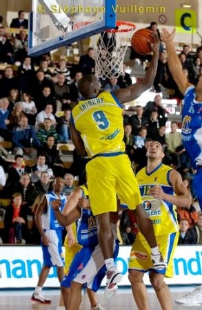 Cheikh Thioune 19 points, 4 rebonds et 5 passes - photo Vuillemin