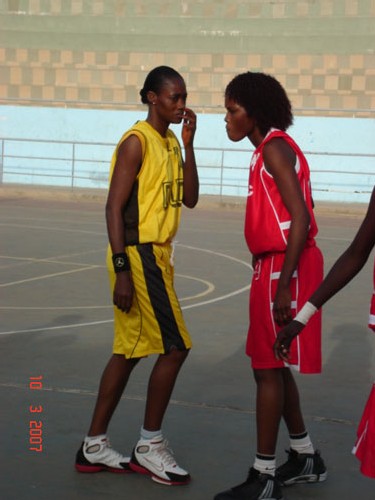 Adama Diakhaté DUC  face à Bineta Diallo du SIBAC (voir la video sur SENEBASKET TV)