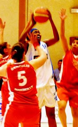 Bineta Diouf 33 pts