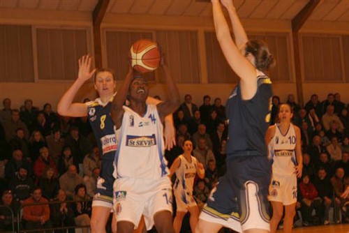 Binta Diouf (Basket Landes ) 21pts 11rbds 2 interceptions et 1 contre