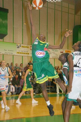 Mame Mary SY (Reims) 20 pts ,6 rbds et 1 interception