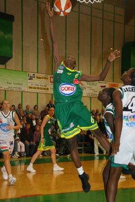 Meame Marie Sy (Reims) 19 pts,8 rbds,1 contre et 1 passe