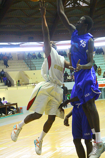 5e journée :Mouhamed Diop assassine la Douane au Buzzer