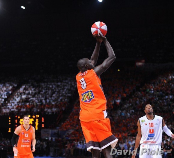 FRANCE PROA: Cholet - MSB : 81-65  Maleye Ndoye 11 pts, 4 rbds et 2 interceptions