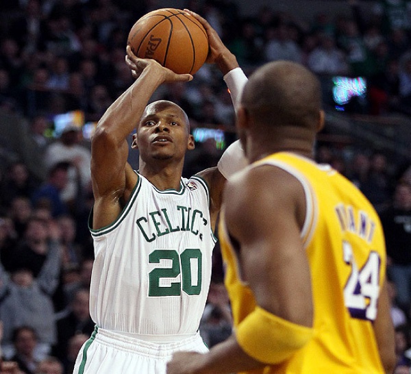 (VIDEO) -NBA - Allen bat le record de trois points mais Boston perd contre les Lakers