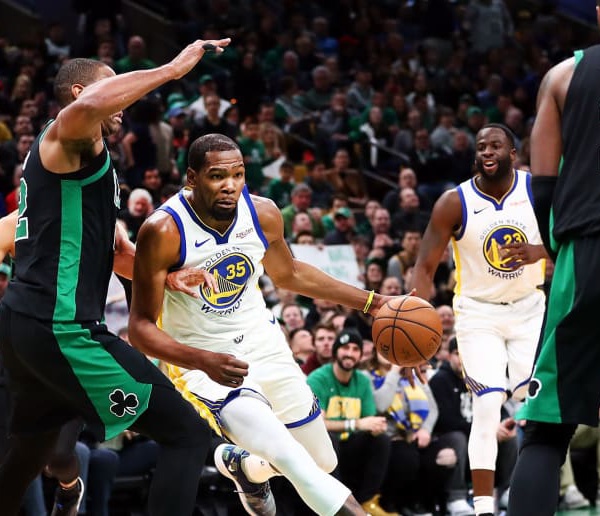 NBA : Les Warriors s'imposent á Boston pour la 300 éme de Steve Kerr