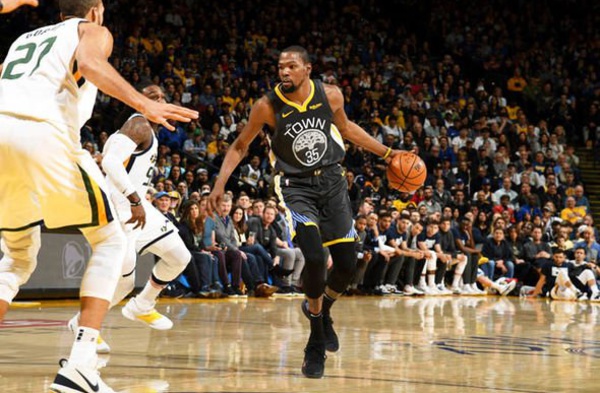 NBA : Golden State domine l’Utah, les Lakers coulent á Atlanta