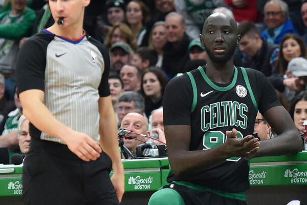 NBA – En 2 minutes, Tacko Fall fait le show et reçoit des chants MVP !