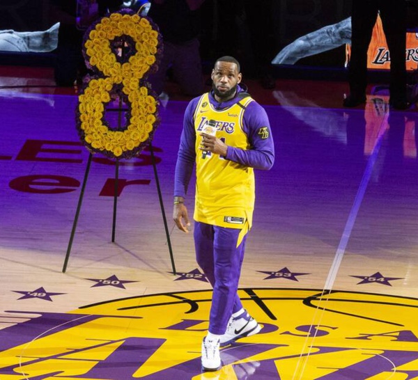 NBA:Le discours émouvant de LeBron James pendant l’hommage des Lakers à Kobe Bryant