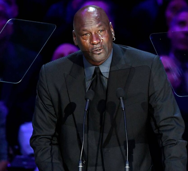 Mort de Kobe Bryant. Michael Jordan redonne le sourire au Staples Center pendant son discours