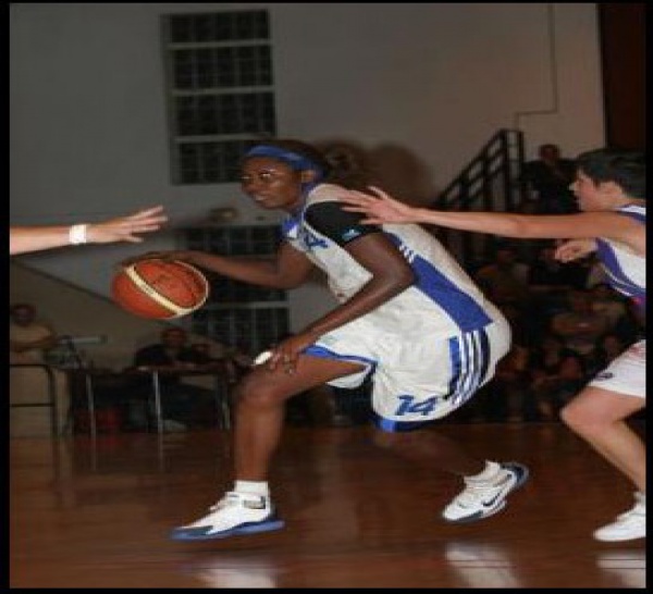 NF1 11 éme Journée : BASKET LANDES - CENTRE FEDERAL 68-63. Bineta Diouf 34 pts et 16 rebonds