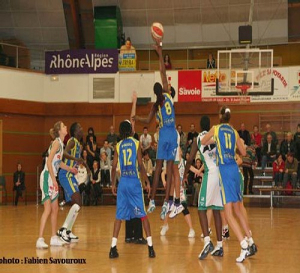 LFB : Challes-Les-Eaux Basket 60 - 49 COB Calais