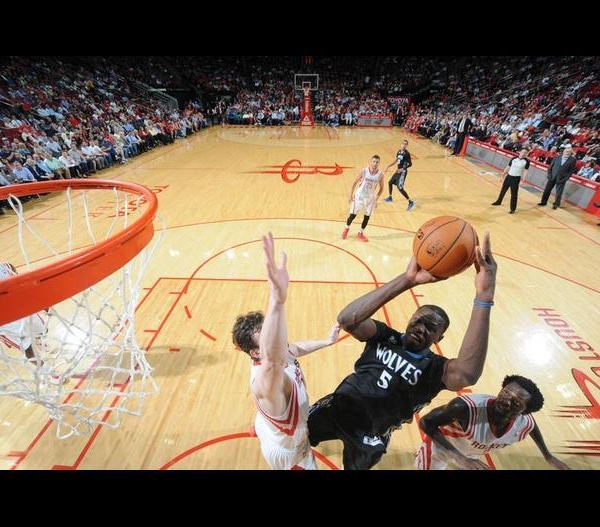 NBA:  22pts, 21 rebonds , un record de franchise pour Gorgui Dieng