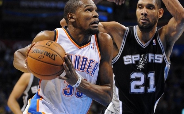 NBA - Oklahoma City stoppe San Antonio, Durant tout près de Jordan