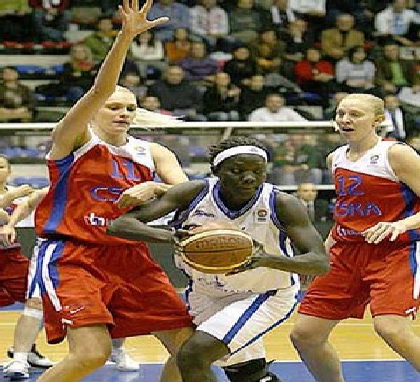 EUROLIGUE DAME: Phard Napoli-MKB Euroleasing Sopron 69-82- Astou ndiaye 16pts,13 rbds et 3 passes